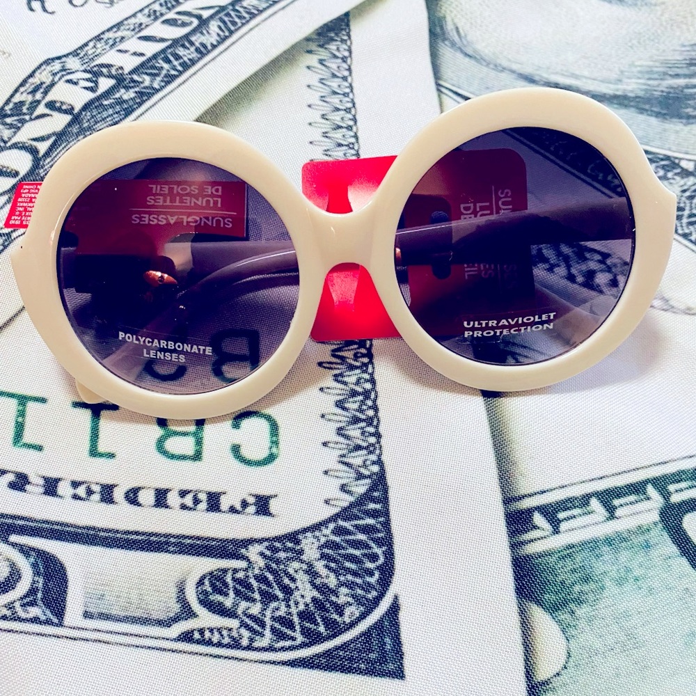 White large framed circle shaped sunglasses with 100 percent UV protection, new